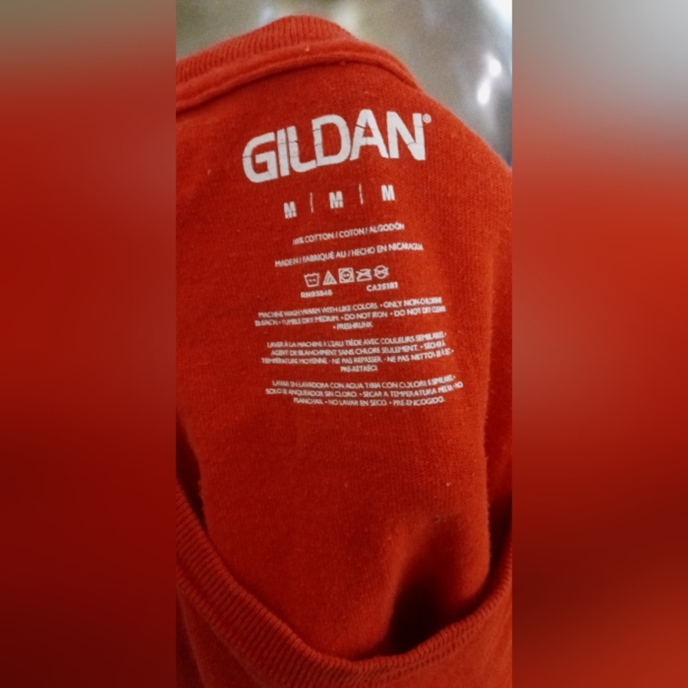 2018 World Series Red Graphic Tee - MLB has minor imperfection tiny hole in pic - Picture 4 of 4